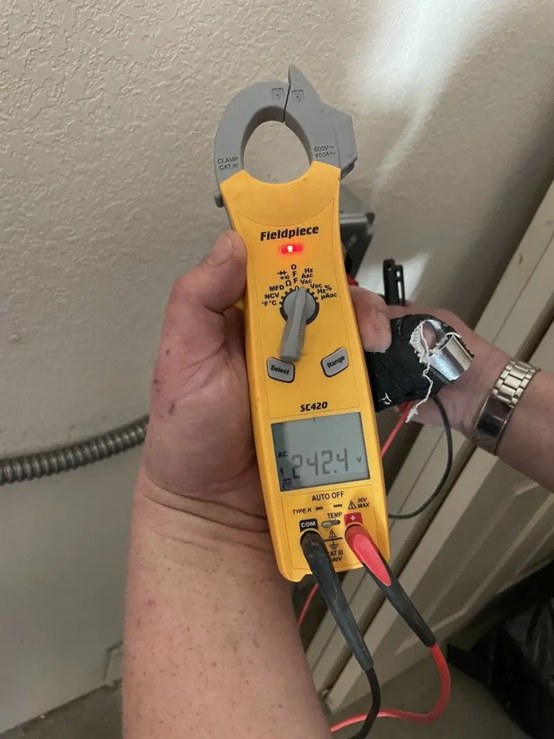 Voltage testing with clamp meter during Aluminum Wiring Replacement in Lufkin